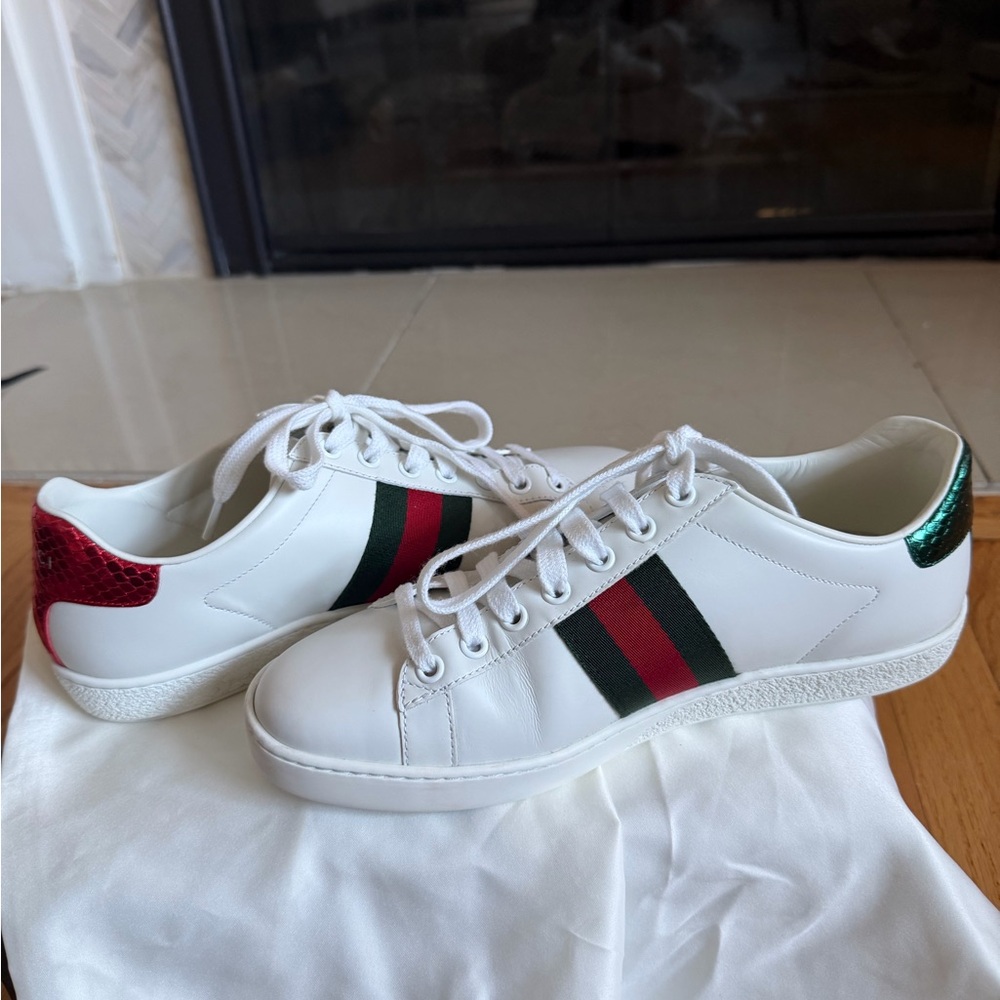 Gucci New Ace Bee Embroidered Sneakers - Picture 7 of 15